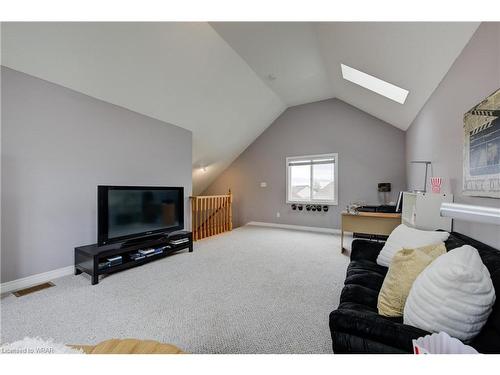 646 Mortimer Drive, Cambridge, ON - Indoor Photo Showing Living Room