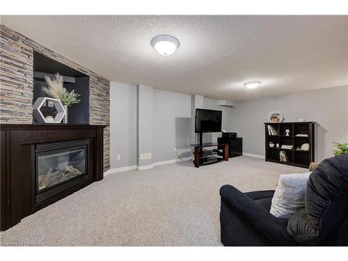 646 Mortimer Drive, Cambridge, ON - Indoor Photo Showing Living Room With Fireplace