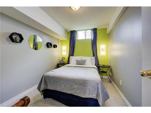646 Mortimer Drive, Cambridge, ON - Indoor Photo Showing Bedroom