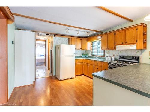 196-580 Beaver Creek Road, Waterloo, ON - Indoor Photo Showing Kitchen