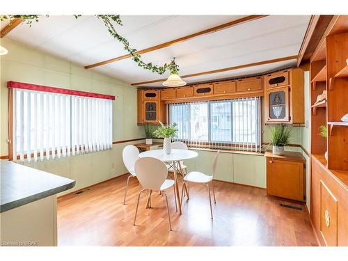 196-580 Beaver Creek Road, Waterloo, ON - Indoor Photo Showing Kitchen