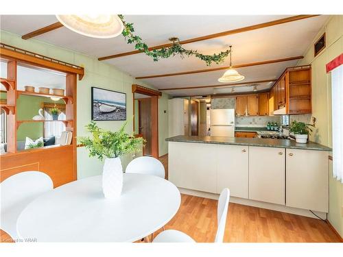 196-580 Beaver Creek Road, Waterloo, ON - Indoor Photo Showing Kitchen