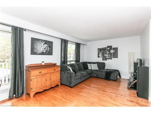 124 Dalegrove Drive, Kitchener, ON - Indoor Photo Showing Living Room