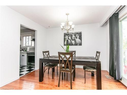 124 Dalegrove Drive, Kitchener, ON - Indoor Photo Showing Dining Room