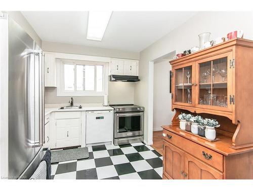 124 Dalegrove Drive, Kitchener, ON - Indoor Photo Showing Kitchen With Stainless Steel Kitchen