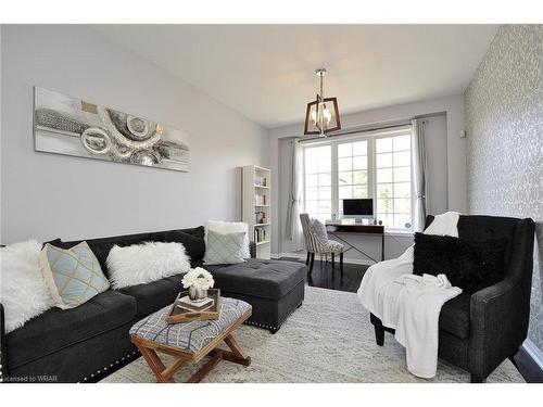 55 Henwood Drive, Cambridge, ON - Indoor Photo Showing Living Room