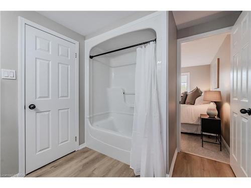 190 Windflower Drive, Kitchener, ON - Indoor Photo Showing Bathroom