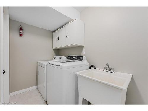 190 Windflower Drive, Kitchener, ON - Indoor Photo Showing Laundry Room
