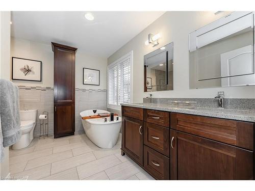 4 Cottonwood Crescent, Cambridge, ON - Indoor Photo Showing Bathroom