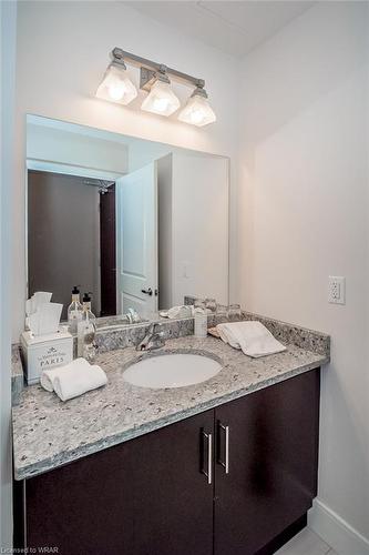 504-144 Park Street, Waterloo, ON - Indoor Photo Showing Bathroom