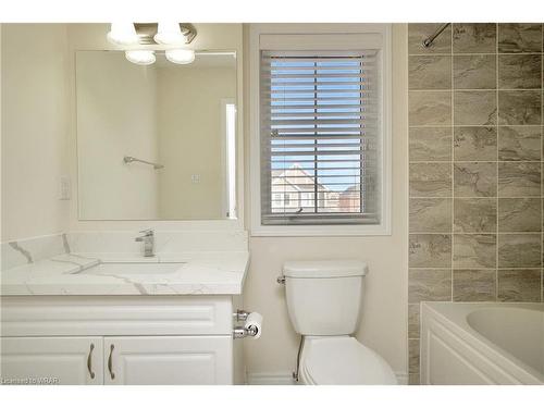 47 Pointer Street, Cambridge, ON - Indoor Photo Showing Bathroom