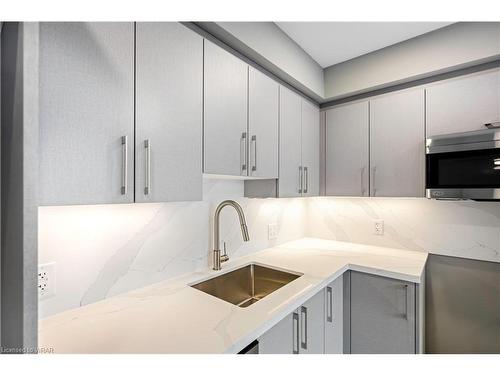 19 Orange Street, Orangeville, ON - Indoor Photo Showing Kitchen With Upgraded Kitchen