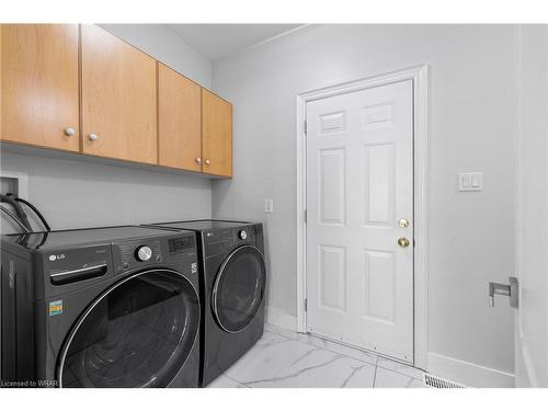 15 Pioneer Ridge Drive, Kitchener, ON - Indoor Photo Showing Laundry Room
