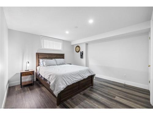 15 Pioneer Ridge Drive, Kitchener, ON - Indoor Photo Showing Bedroom