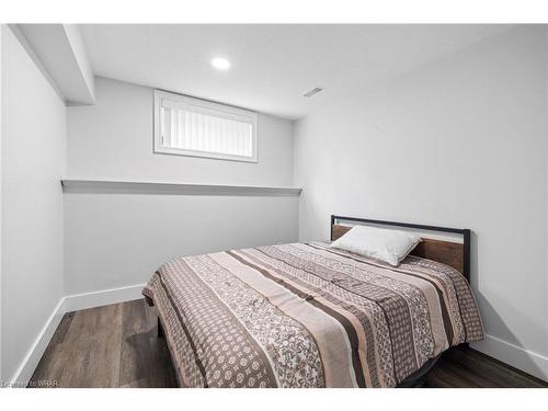 15 Pioneer Ridge Drive, Kitchener, ON - Indoor Photo Showing Bedroom