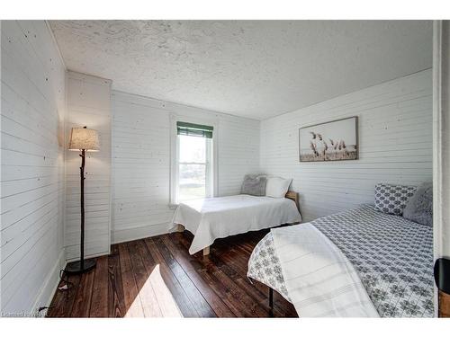 32826 Richmond Street, Lucan Biddulph (Twp), ON - Indoor Photo Showing Bedroom