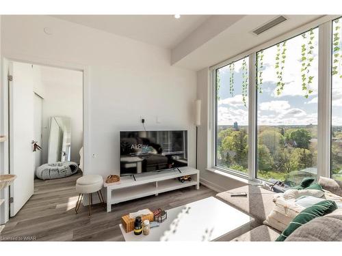 809-5 Wellington Street, Kitchener, ON - Indoor Photo Showing Living Room