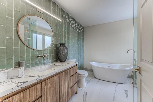 544 Buckingham Boulevard, Waterloo, ON - Indoor Photo Showing Bathroom