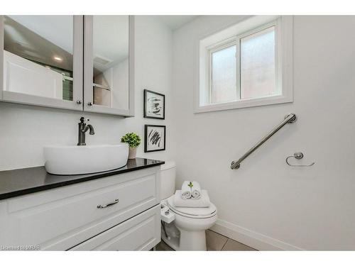 174 Vermont Street, Waterloo, ON - Indoor Photo Showing Bathroom