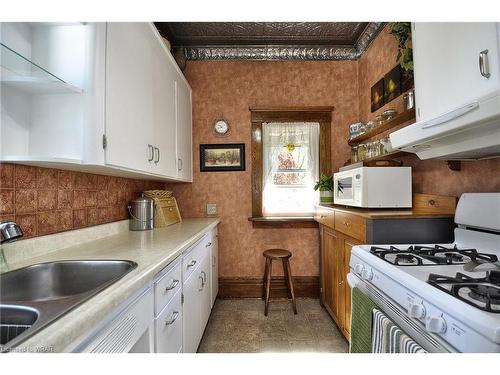 36 Spruce Street, Cambridge, ON - Indoor Photo Showing Kitchen