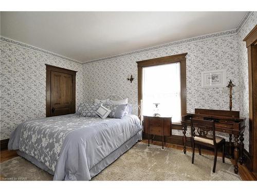 36 Spruce Street, Cambridge, ON - Indoor Photo Showing Bedroom