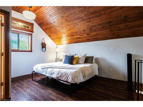 307659 Hockley Road, Mono, ON - Indoor Photo Showing Bedroom
