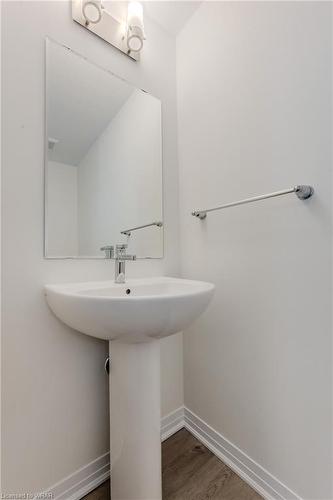 C019-702 Benninger Drive, Kitchener, ON - Indoor Photo Showing Bathroom