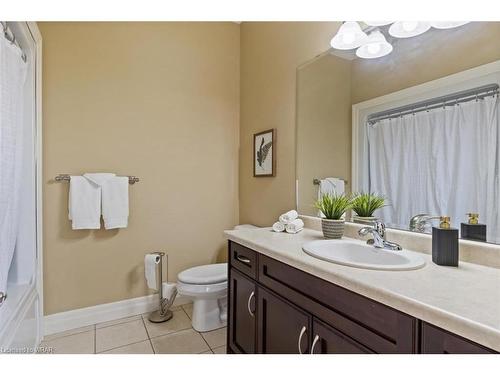 10 Erika Court, Kitchener, ON - Indoor Photo Showing Bathroom