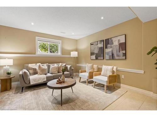 10 Erika Court, Kitchener, ON - Indoor Photo Showing Living Room