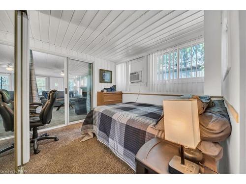 9-580 Beaver Creek Road, Waterloo, ON - Indoor Photo Showing Bedroom