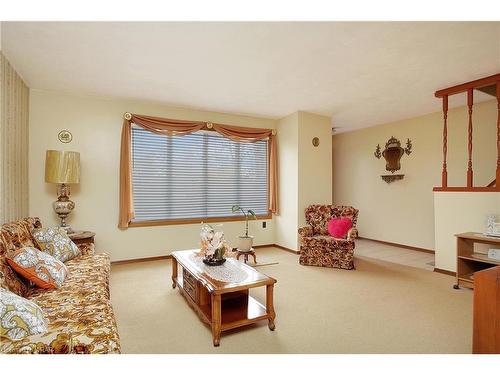 153 Dudhope Avenue, Cambridge, ON - Indoor Photo Showing Living Room