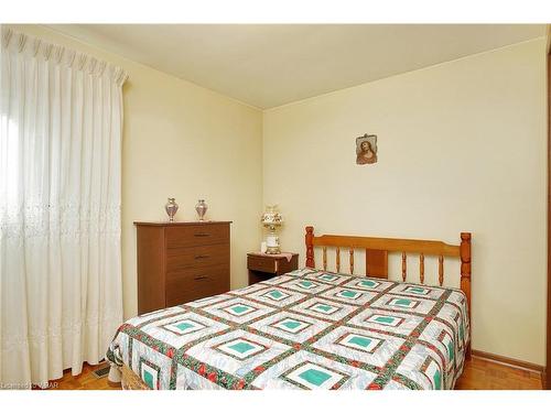 153 Dudhope Avenue, Cambridge, ON - Indoor Photo Showing Bedroom