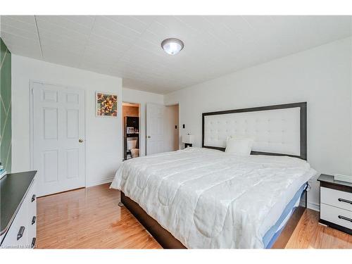 302-29 West Avenue, Kitchener, ON - Indoor Photo Showing Bedroom