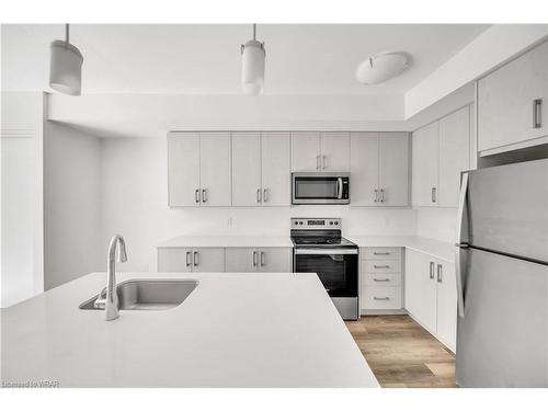 G9-20 Palace Street, Kitchener, ON - Indoor Photo Showing Kitchen With Stainless Steel Kitchen