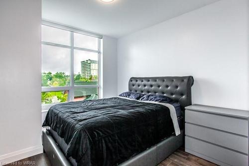211-399 Queen St S Street S, Kitchener, ON - Indoor Photo Showing Bedroom