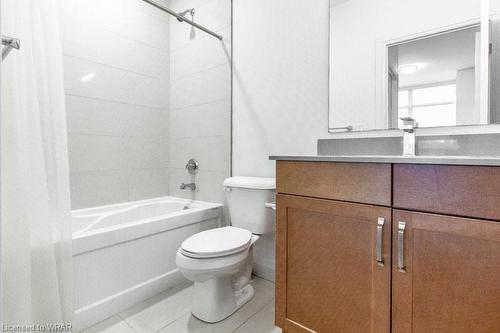 211-399 Queen St S Street S, Kitchener, ON - Indoor Photo Showing Bathroom