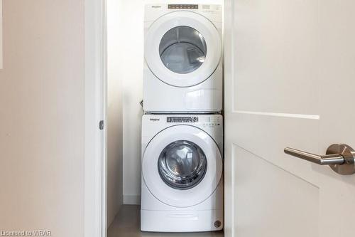 211-399 Queen St S Street S, Kitchener, ON - Indoor Photo Showing Laundry Room