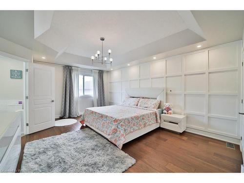 5346 Haldimand Crescent, Burlington, ON - Indoor Photo Showing Bedroom
