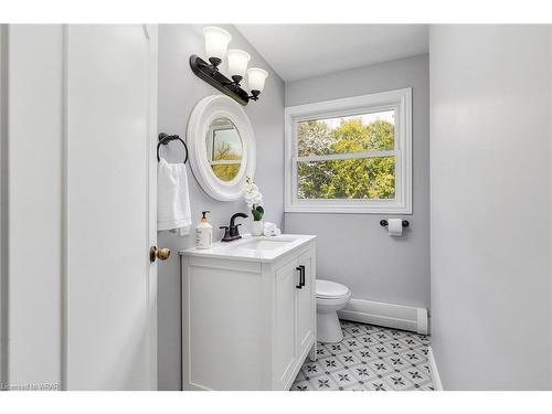 180 Zeller Drive, Kitchener, ON - Indoor Photo Showing Bathroom