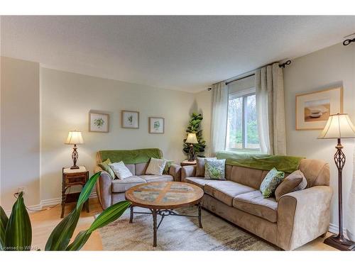 14-2651 Aquitaine Avenue, Mississauga, ON - Indoor Photo Showing Living Room