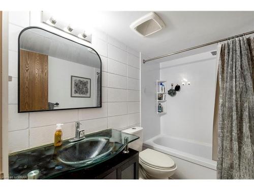 209-30 Hickory Street E, Waterloo, ON - Indoor Photo Showing Bathroom
