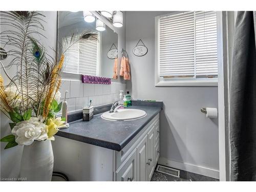 384 Albert Street, Waterloo, ON - Indoor Photo Showing Bathroom