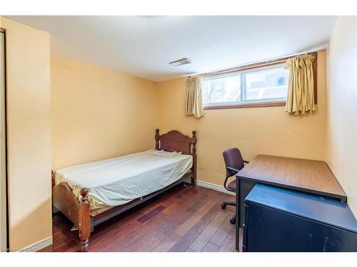384 Albert Street, Waterloo, ON - Indoor Photo Showing Bedroom