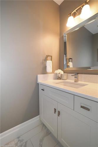 285 Grey Silo Road, Waterloo, ON - Indoor Photo Showing Bathroom