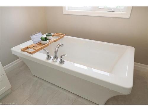 285 Grey Silo Road, Waterloo, ON - Indoor Photo Showing Bathroom