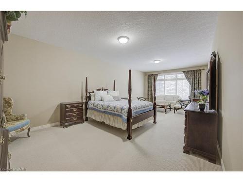 32-260 Deer Ridge Drive, Kitchener, ON - Indoor Photo Showing Bedroom