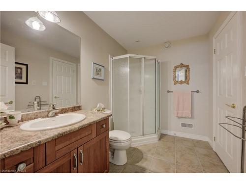 32-260 Deer Ridge Drive, Kitchener, ON - Indoor Photo Showing Bathroom