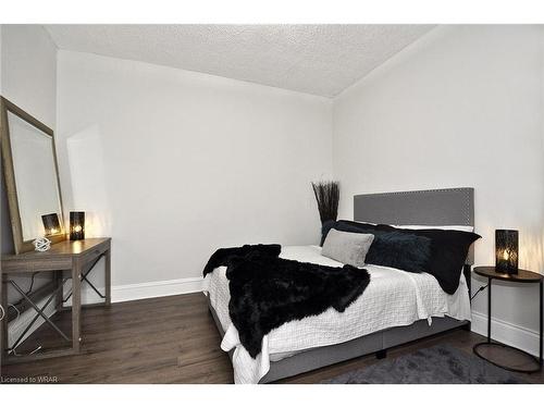48 Beverly Street, Cambridge, ON - Indoor Photo Showing Bedroom