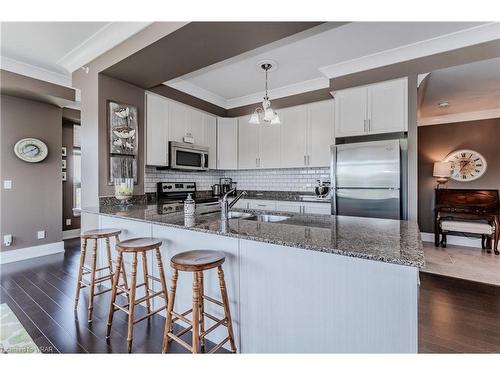 605-144 Park Street, Waterloo, ON - Indoor Photo Showing Kitchen With Upgraded Kitchen