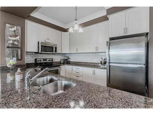 605-144 Park Street, Waterloo, ON - Indoor Photo Showing Kitchen With Double Sink With Upgraded Kitchen